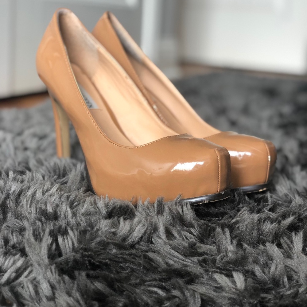 STEVE MADDEN NUDE PUMPS